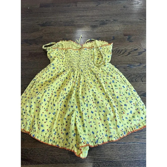 Urban Outfitters Women’s floral sleeveless romper size Medium yellow N08… - Picture 9 of 9